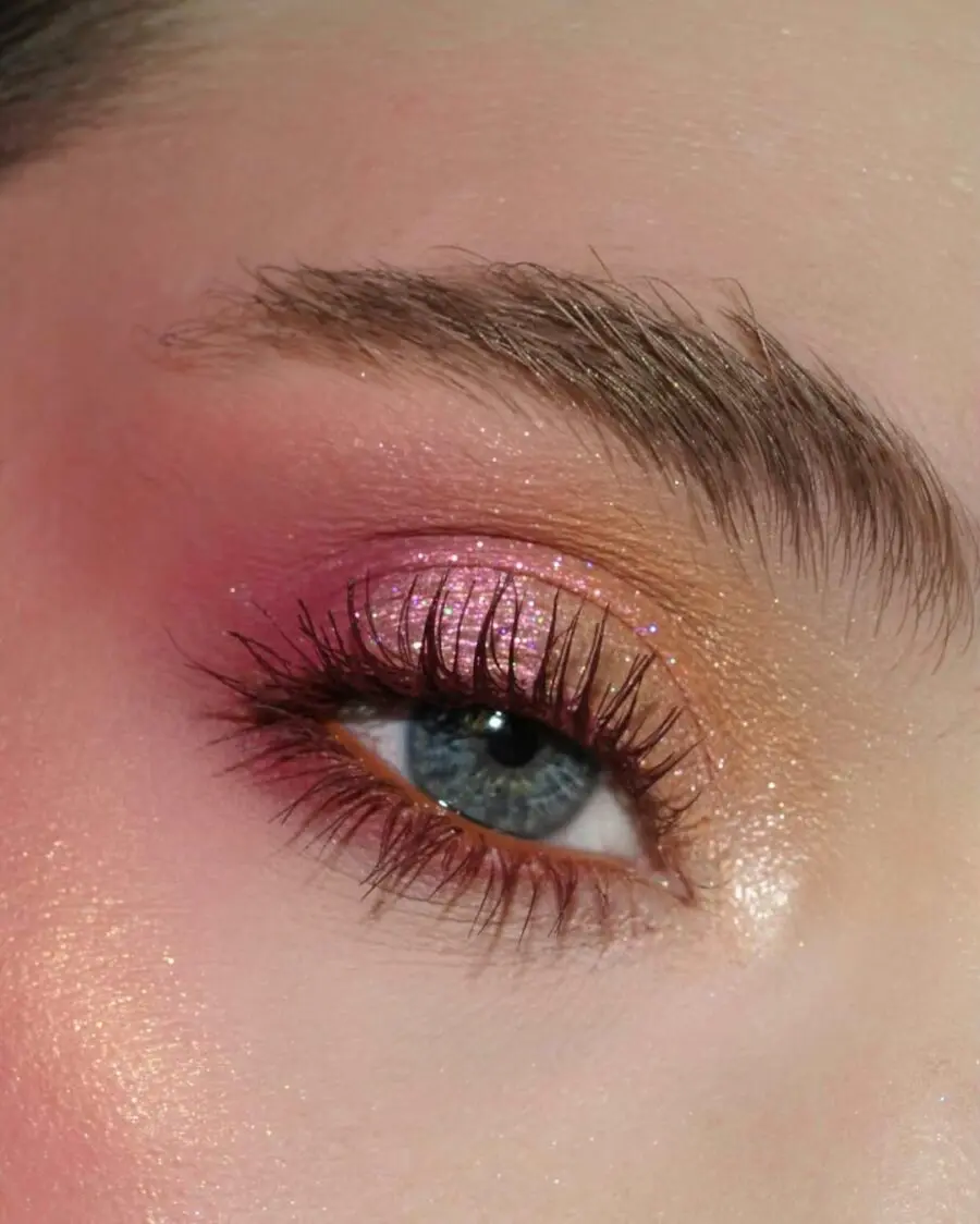 Vibrant eyes with sparkly summer hues