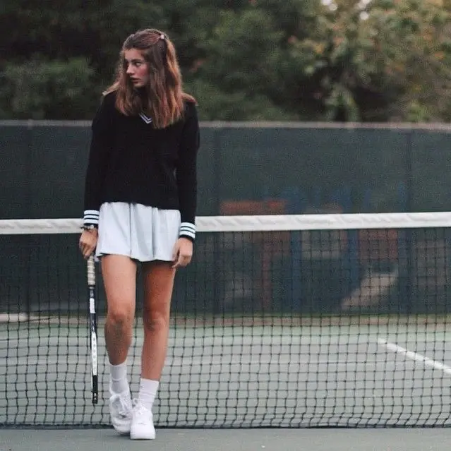 Stylish Tennis Hairstyle for a Vintage Vibe