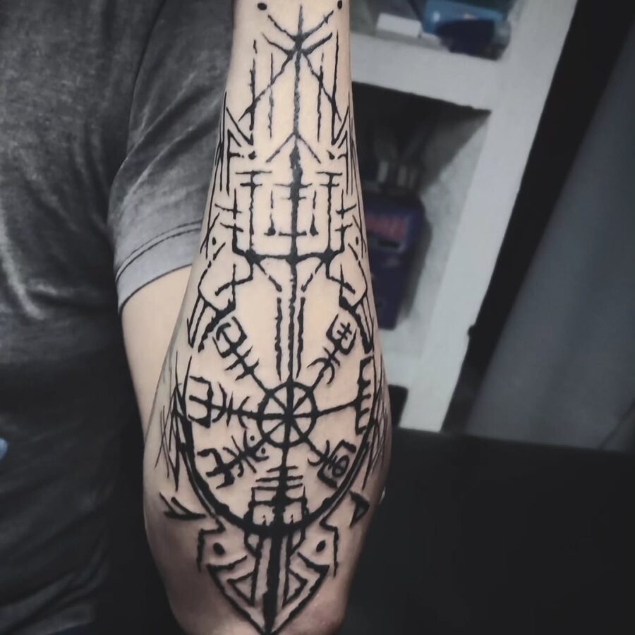 Stunning Vegvisir Tattoo in Bold Black Ink
