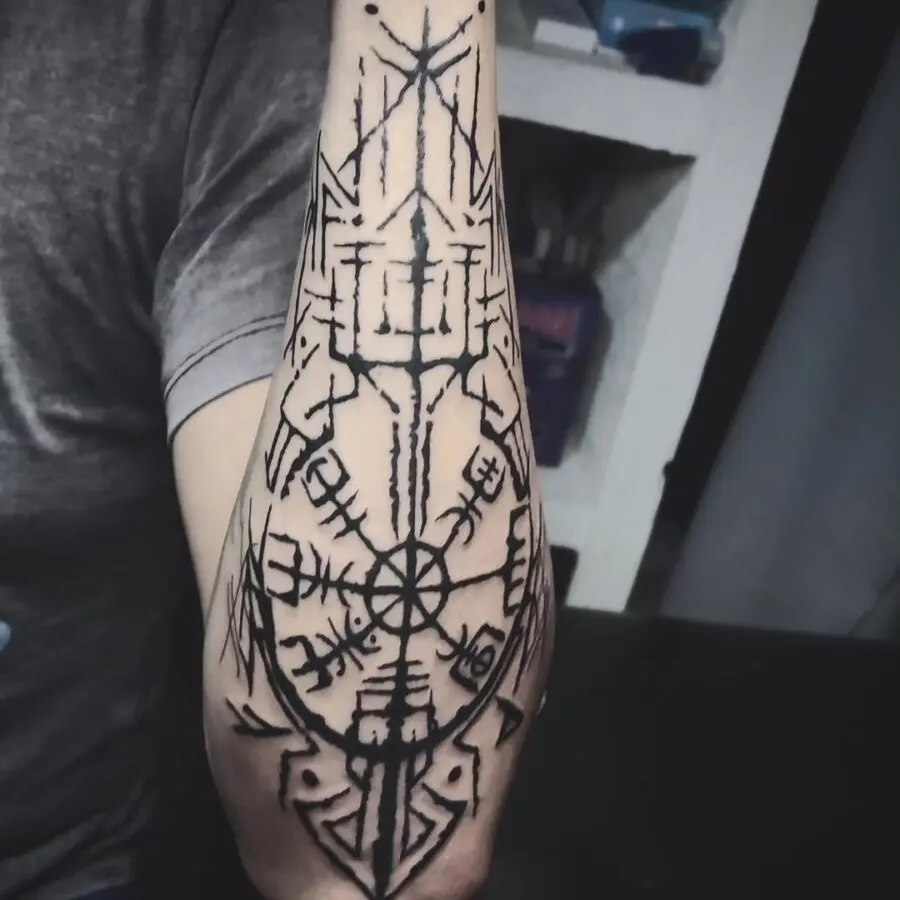 Stunning Vegvisir Tattoo in Bold Black Ink