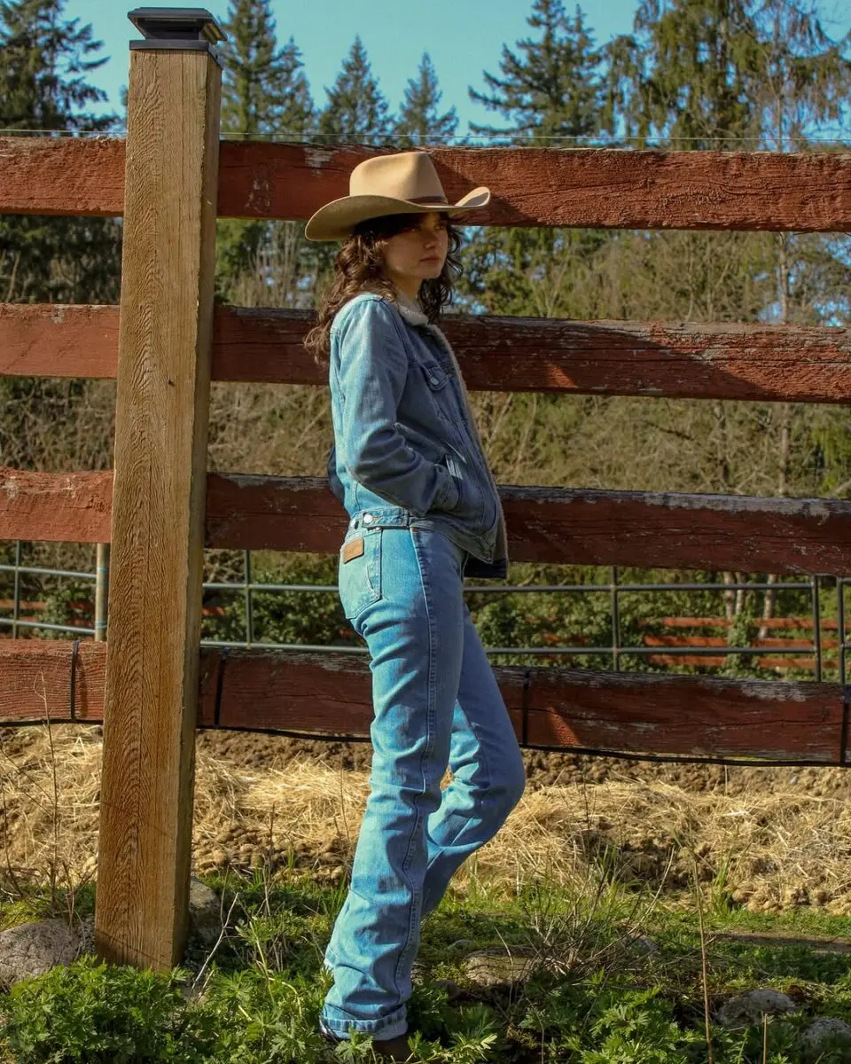 Chic Western Look with Denim and Hat