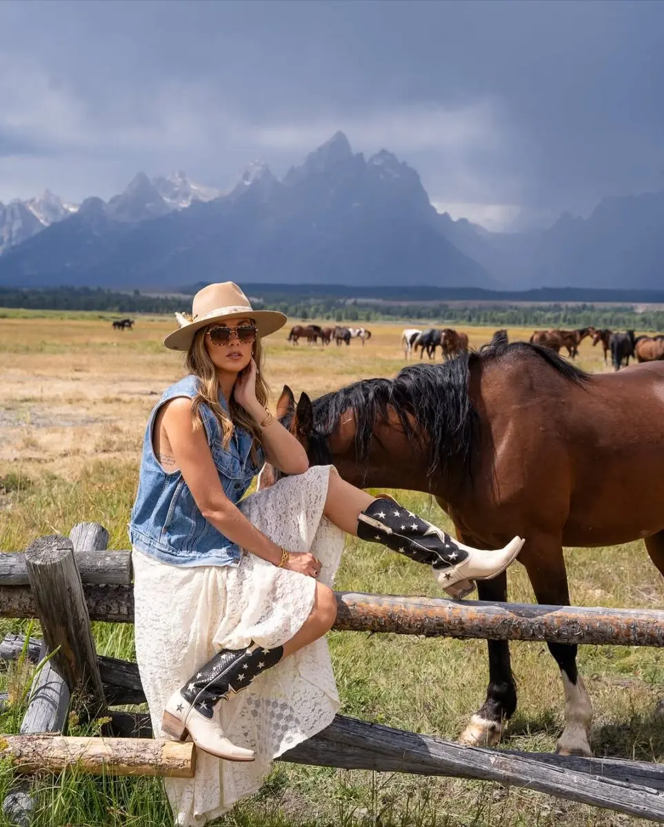 Chic Western Style with Mountain Backdrop