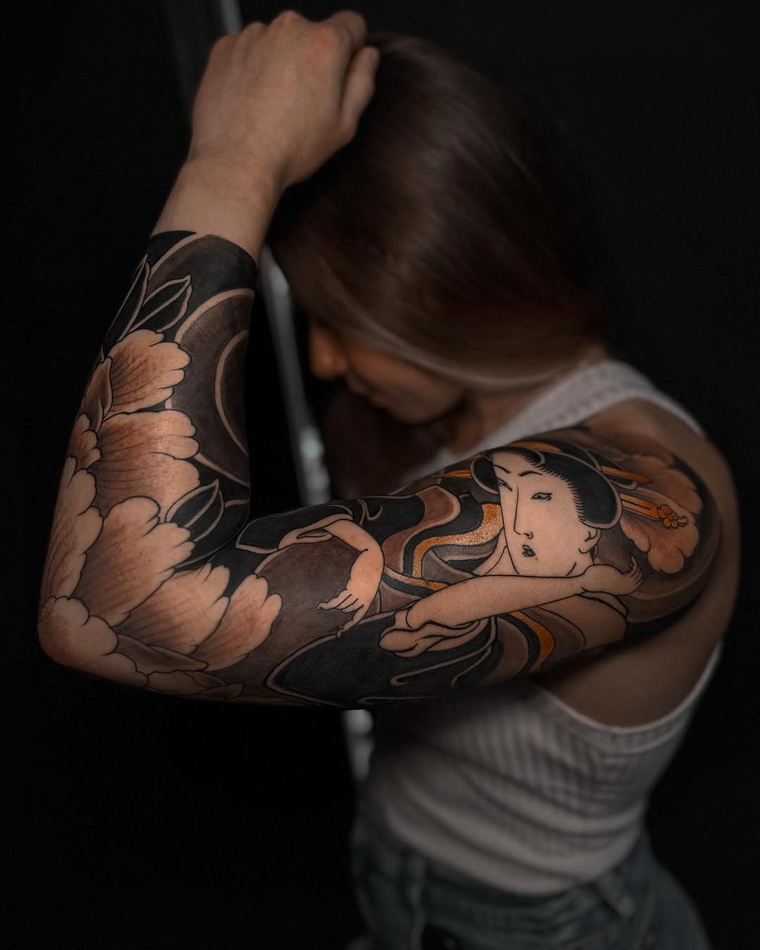 Exquisite Geisha Tattoo with Floral Elements