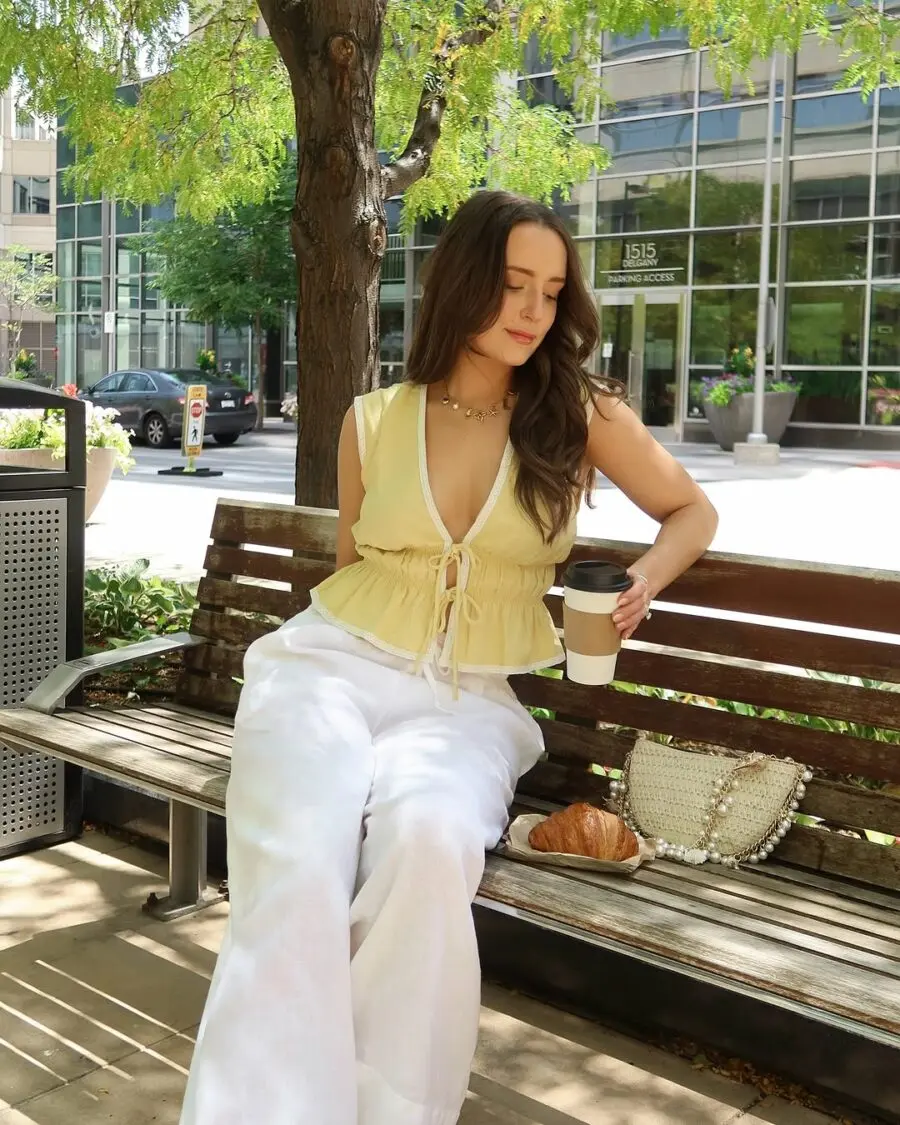 Effortlessly stylish summer outfit for warm days