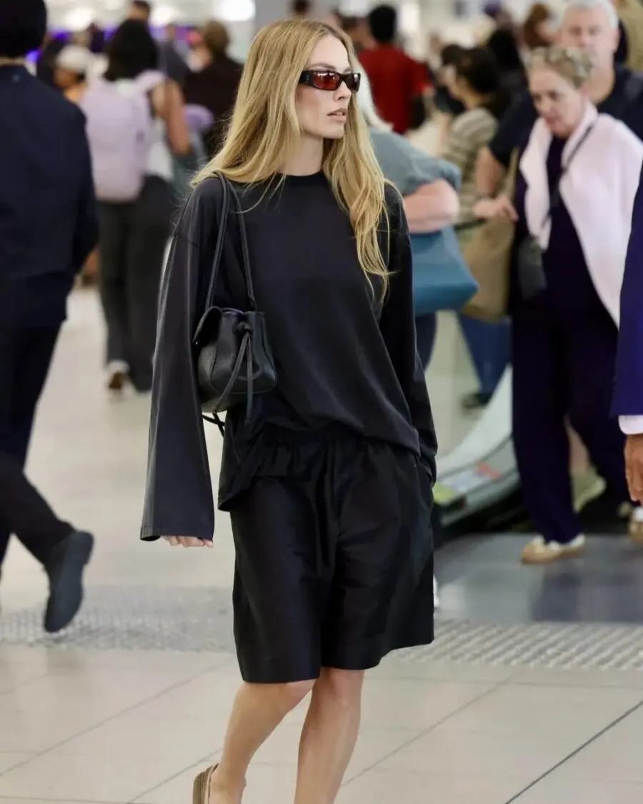 Effortlessly stylish airport hairstyle for travelers