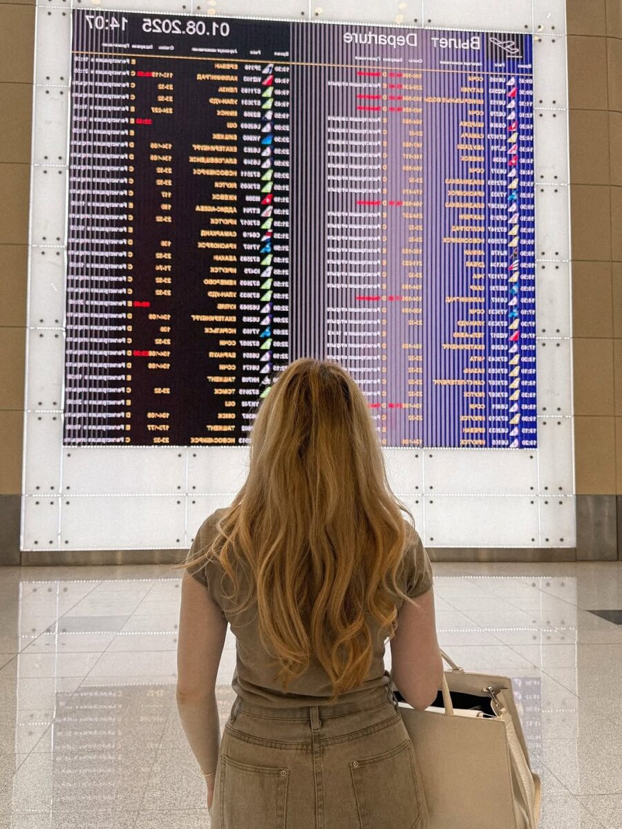 Effortlessly chic waves for travel days