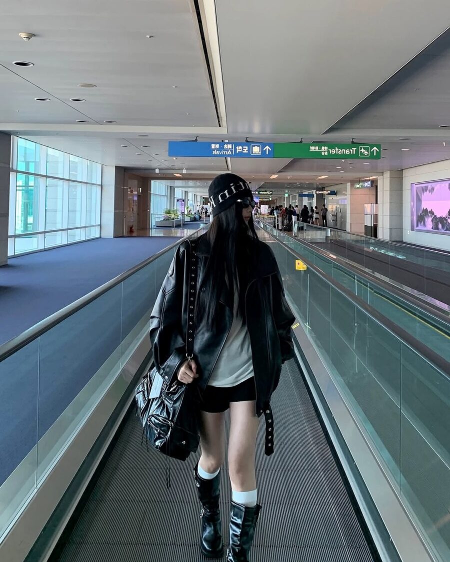 Chic airport look for stylish travel days