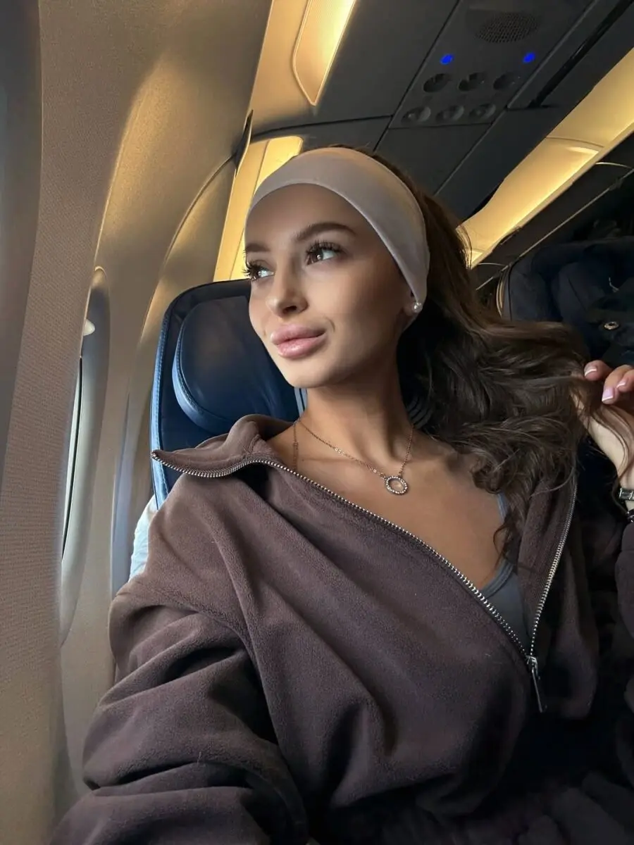 Chic and effortless airport hairstyle inspiration