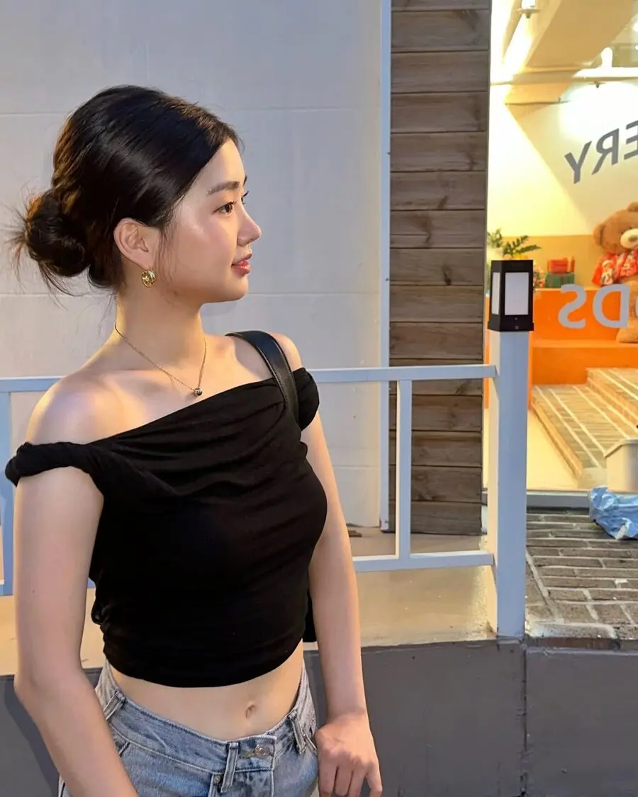 Stylish Sleek Bun for Travel Glam