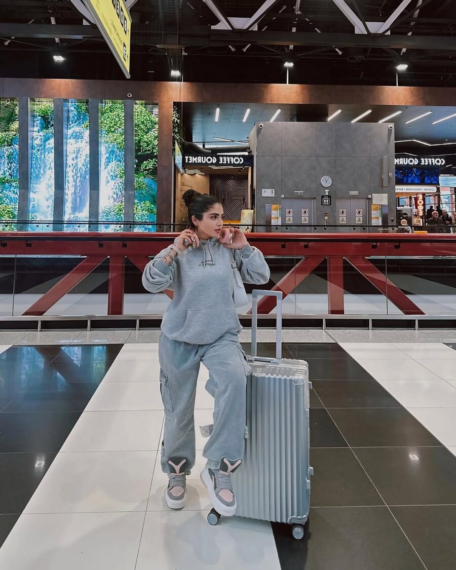 Chic and Breezy Airport Hairstyles for Travelers