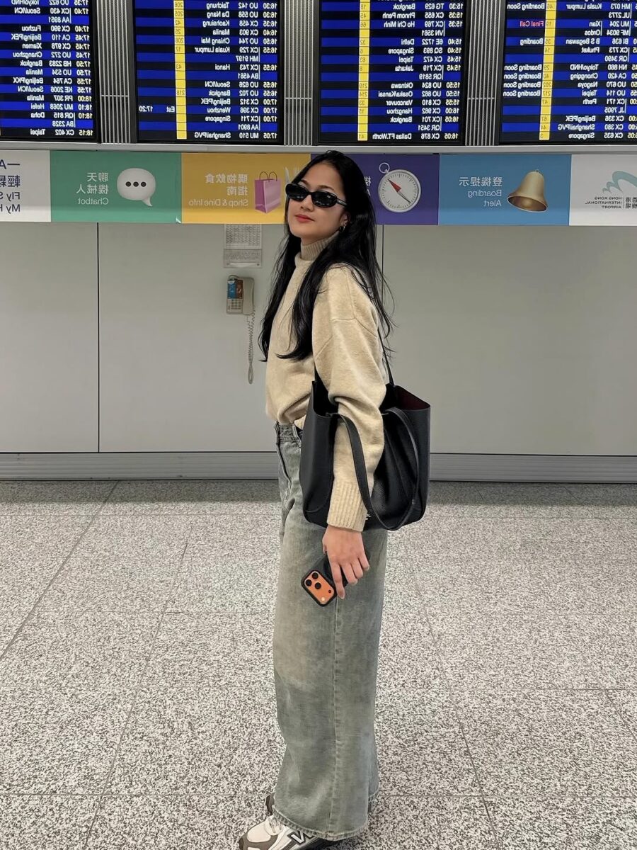 Chic and relaxed airport hairstyle inspiration