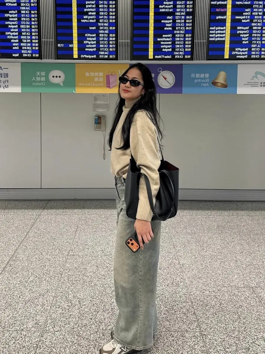 Chic and relaxed airport hairstyle inspiration