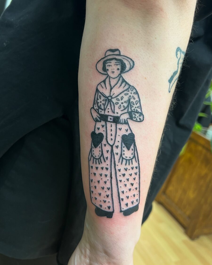 Traditional Americana tattoo showcasing folk art style