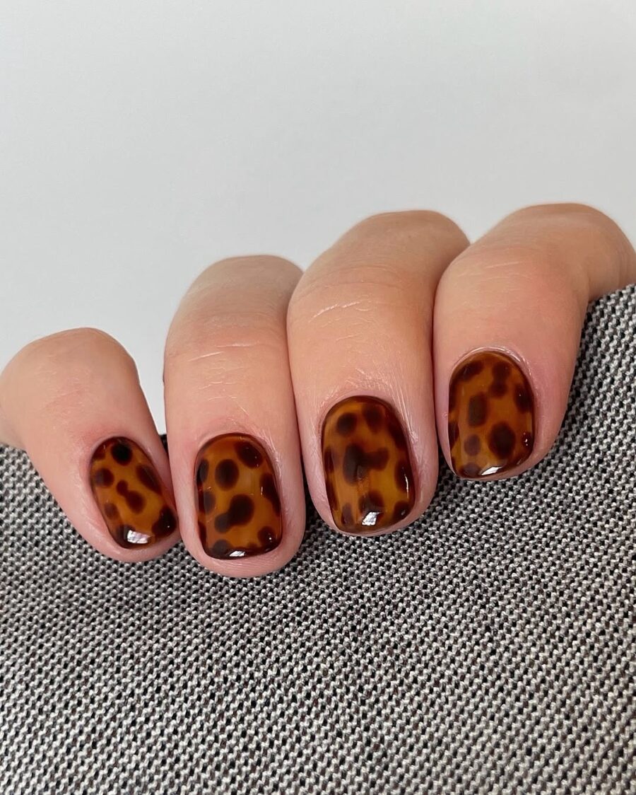 Chic leopard print nails for bold styles