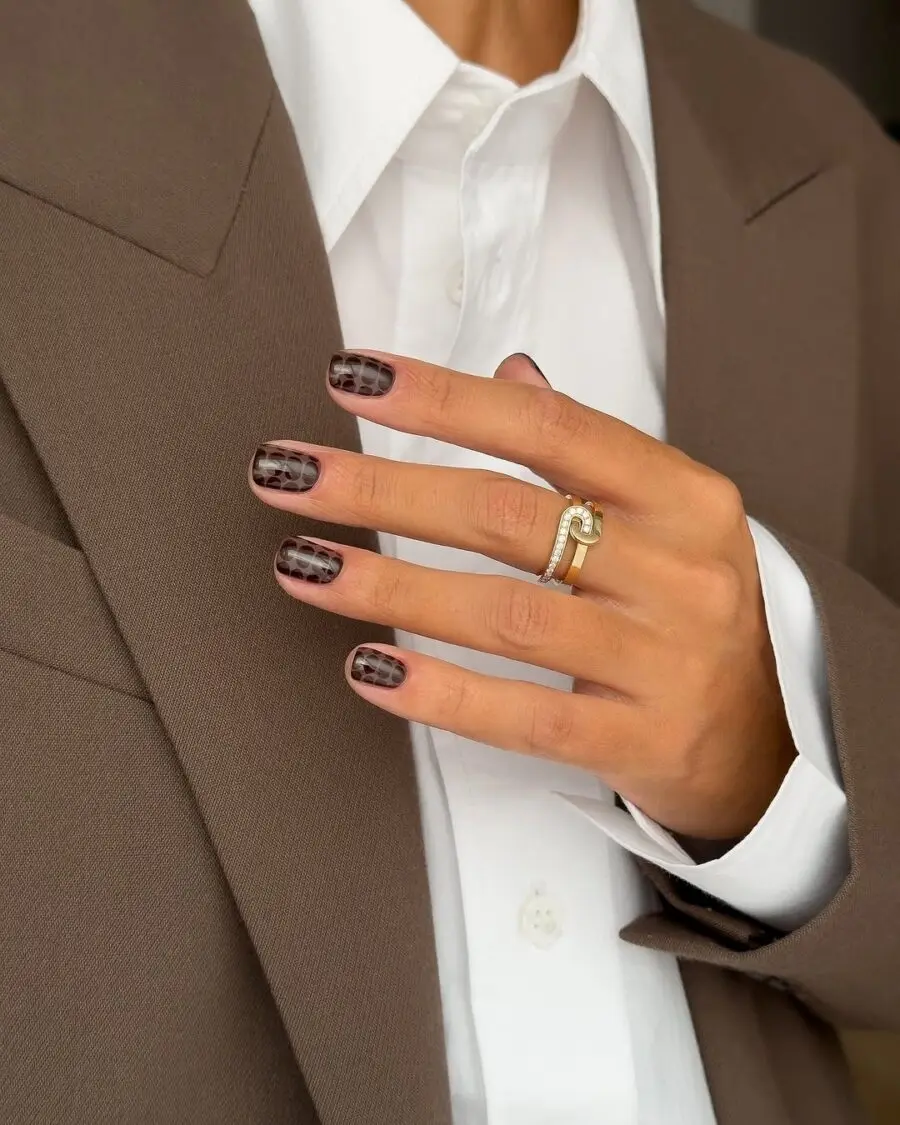 Chic Checkered Pattern for Trendy Nail Art