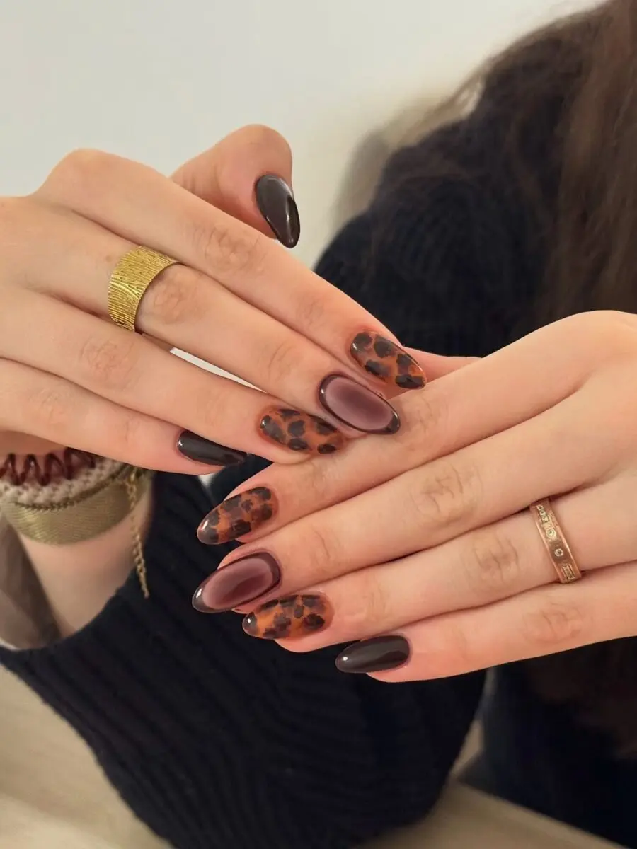 Chic animal print nail design for trendy vibes