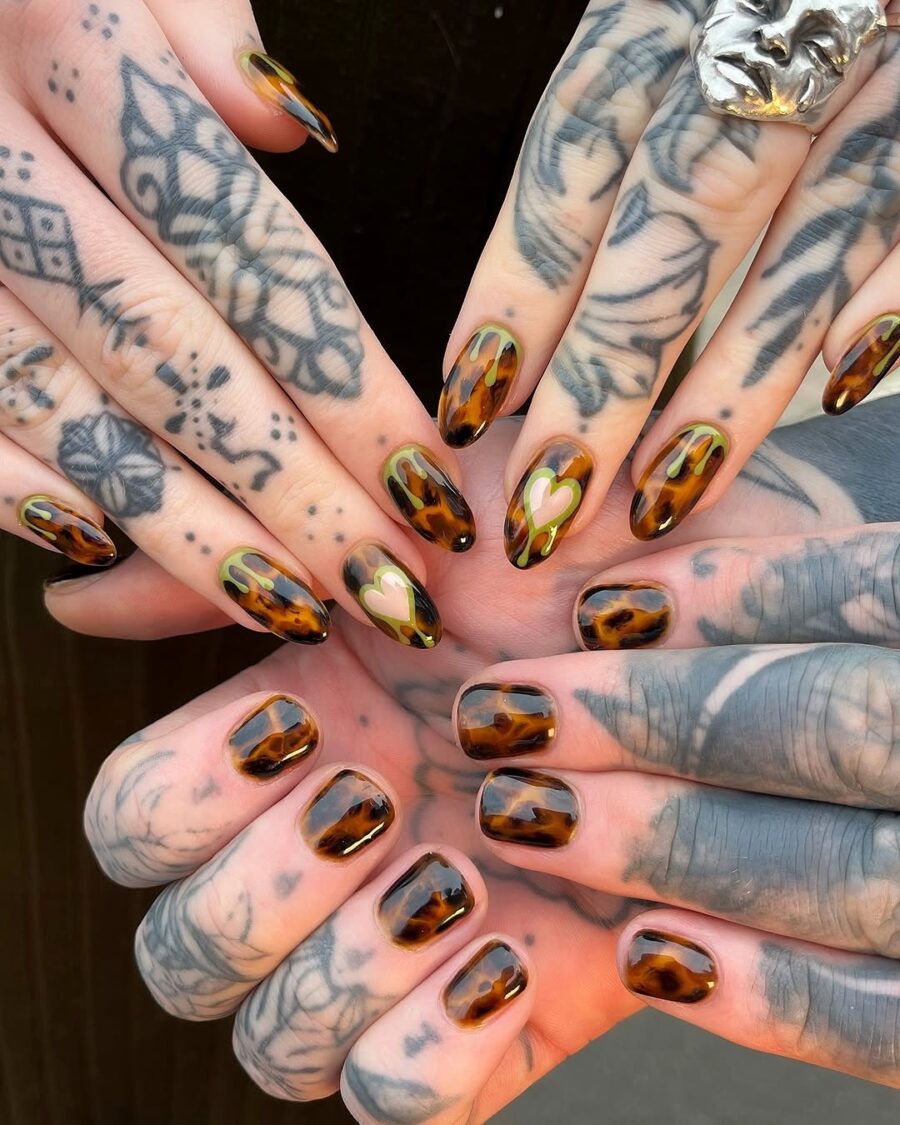 Stunning tortoiseshell animal print nail design