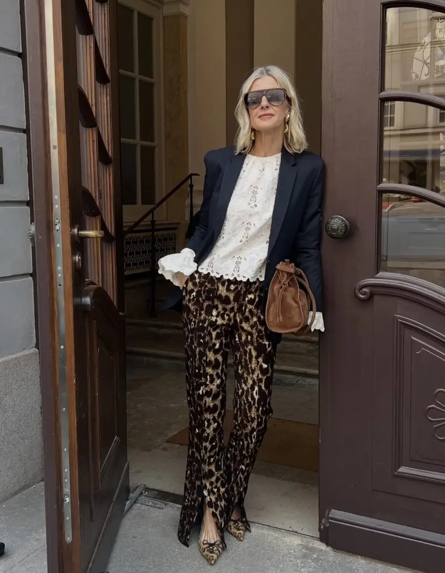 Chic urban look with animal print style