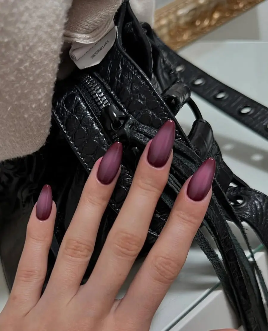 Elegant aura nails with a chic finish