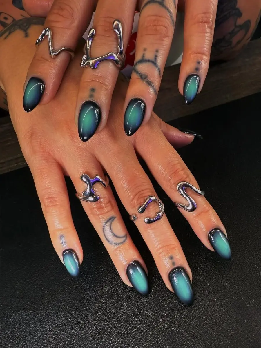 Chic Gradient Aura Nails with Unique Rings