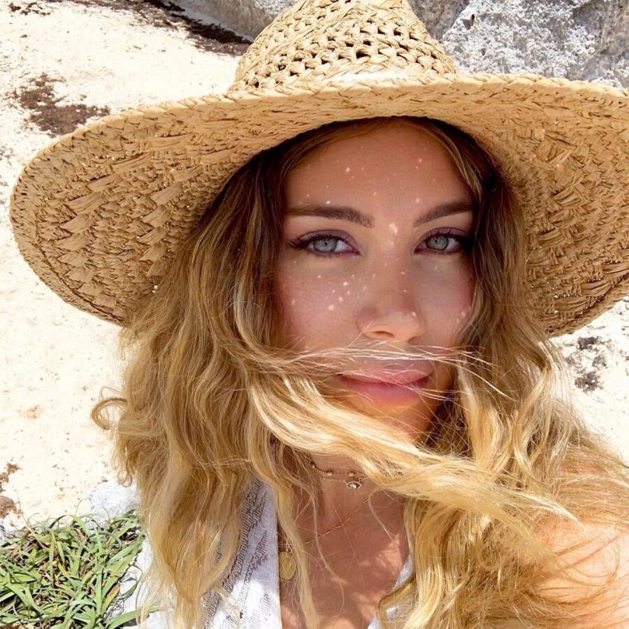 Effortlessly radiant beach makeup for summer vibes