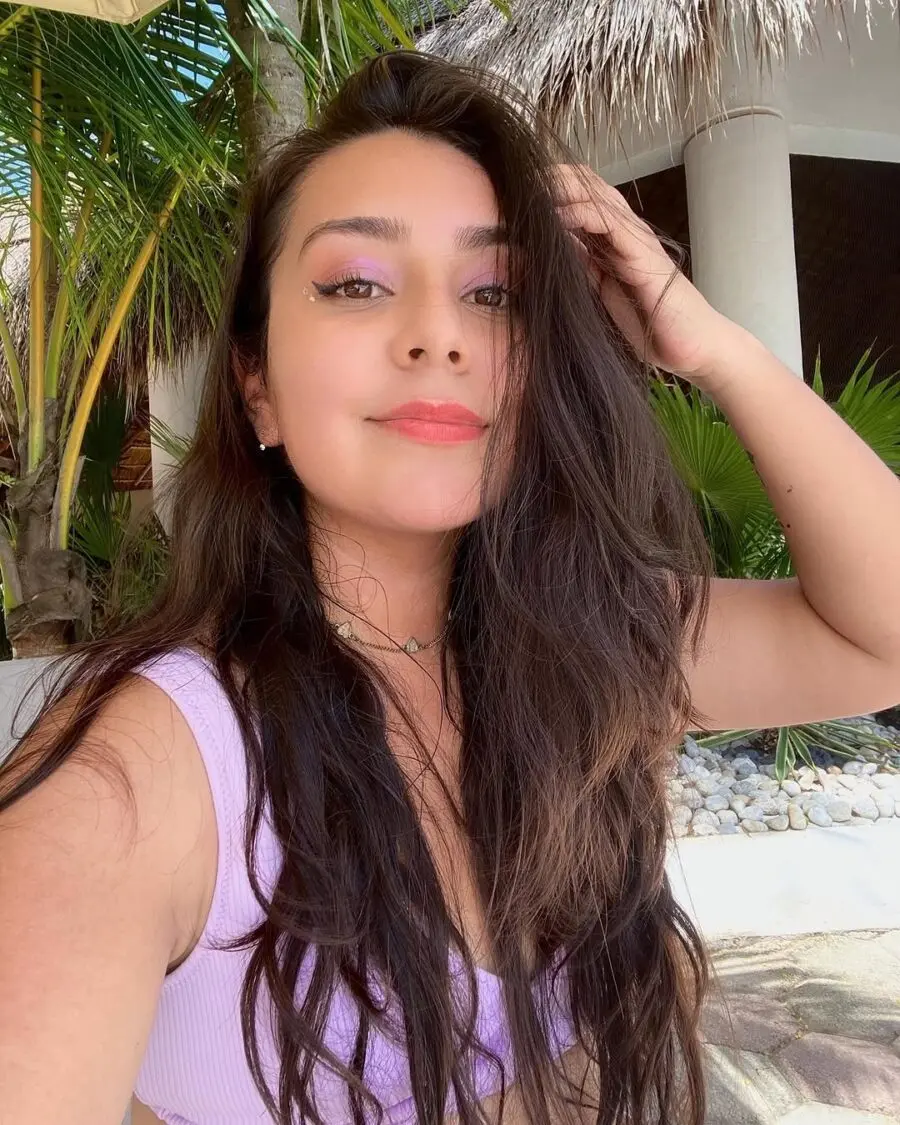 Chic beach makeup with a pop of purple