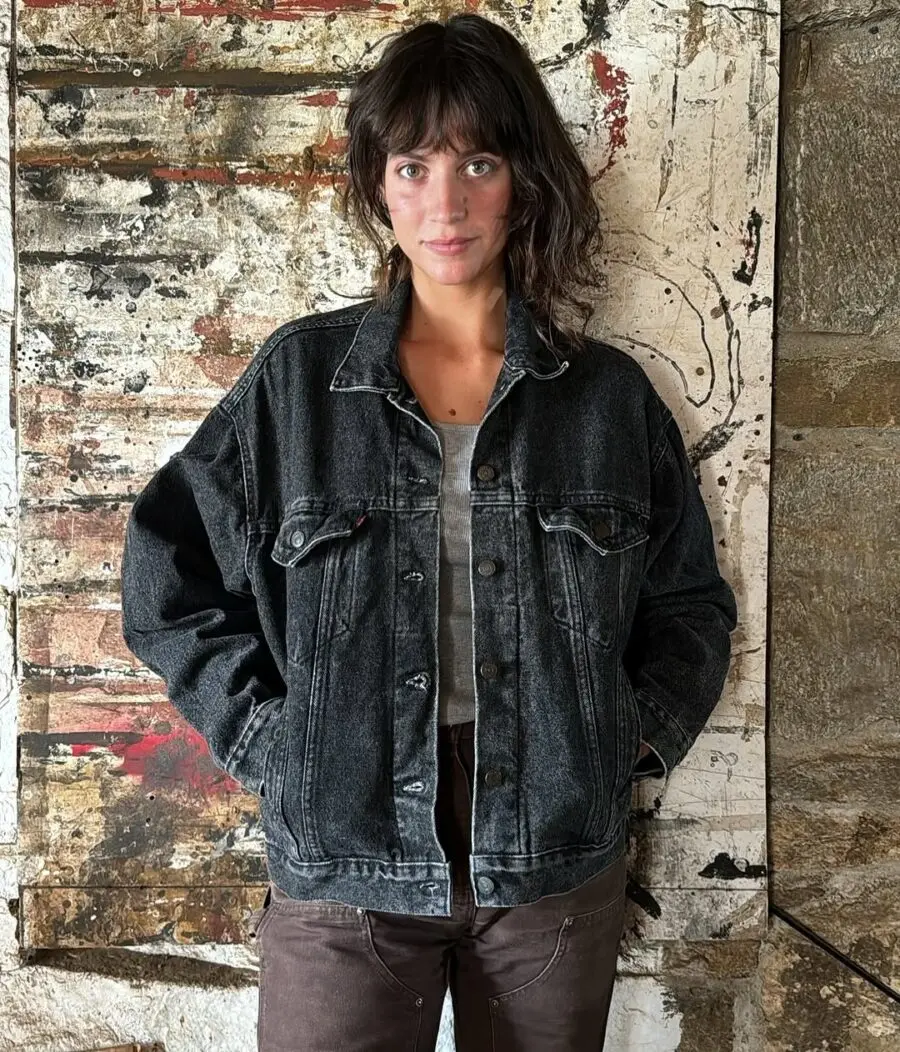 Effortlessly cool black denim jacket ensemble