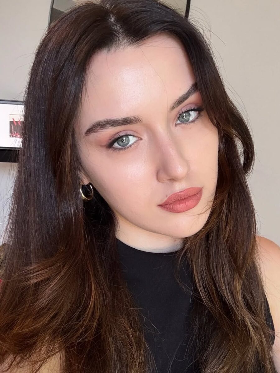 Natural glam for stunning blue eyes