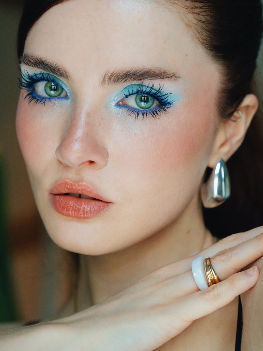 Vibrant aqua eyes adorn this stunning look