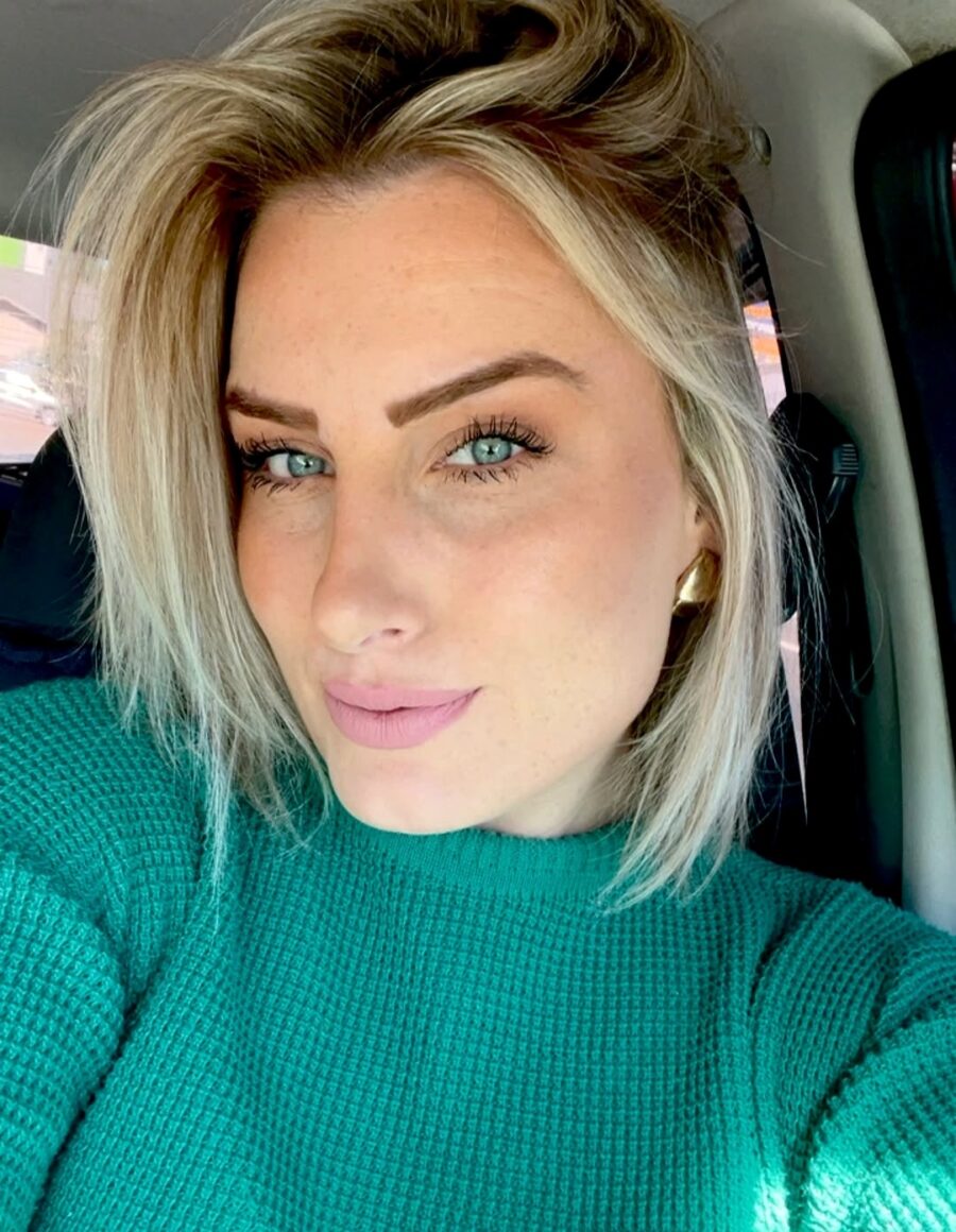 Fresh glam for blue eyes with natural vibes