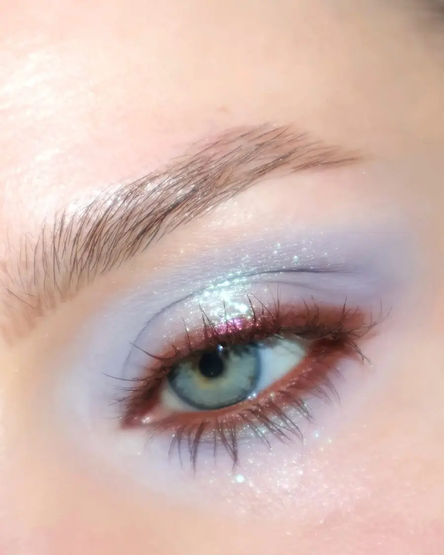 Sparkling Eyeshadow to Enhance Blue Eyes