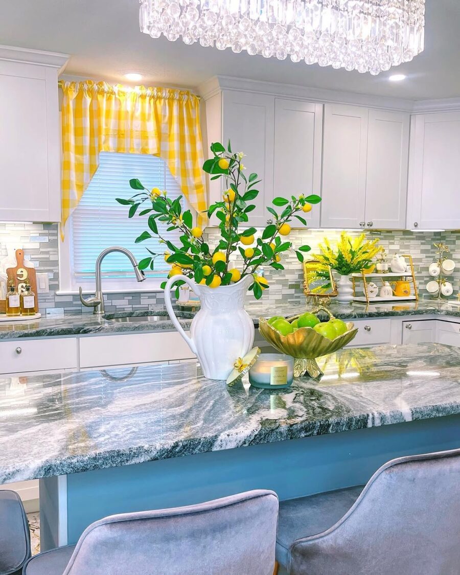 Fresh lemon decor brightens up modern kitchens