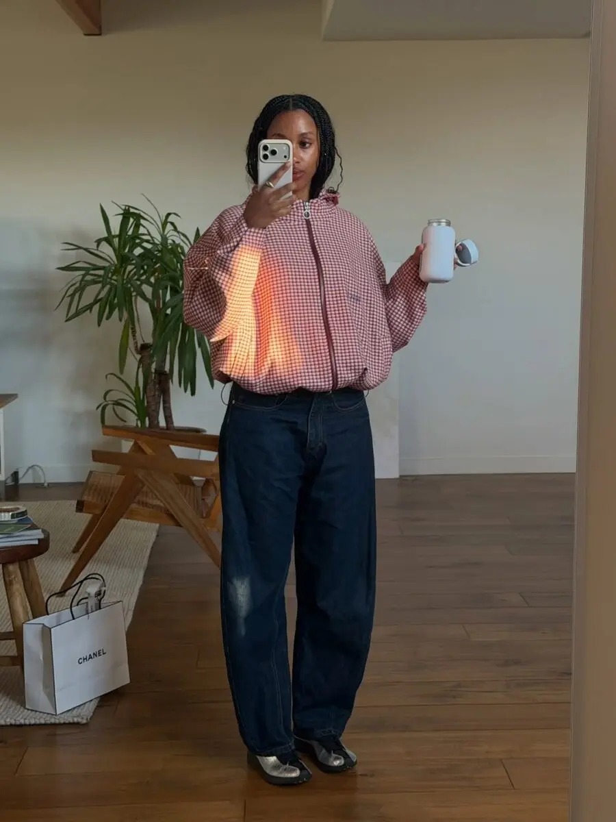 Chic and casual look for comedy night