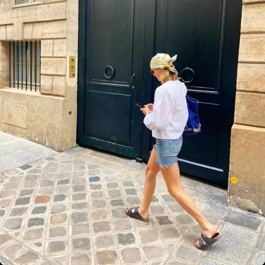 Chic casual summer shorts outfit for city strolls