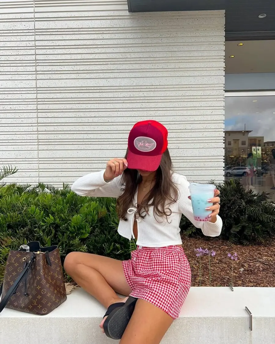 Effortlessly chic summer shorts ensemble