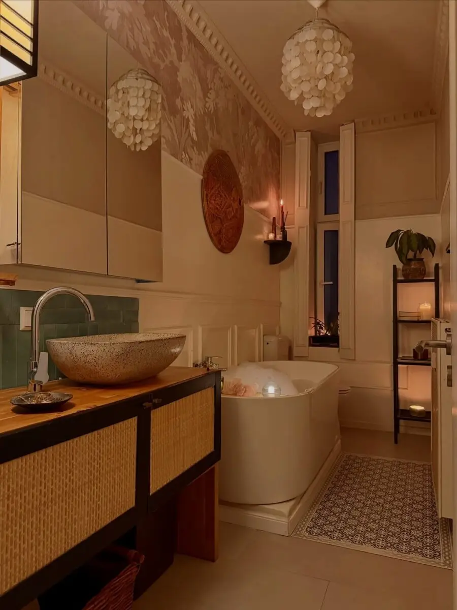 Serene luxury in chic bathroom design