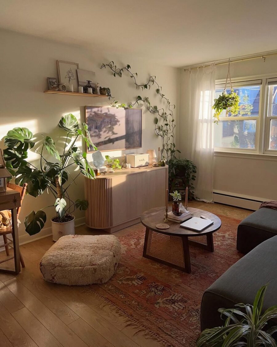 Bright and inviting chic apartment decor