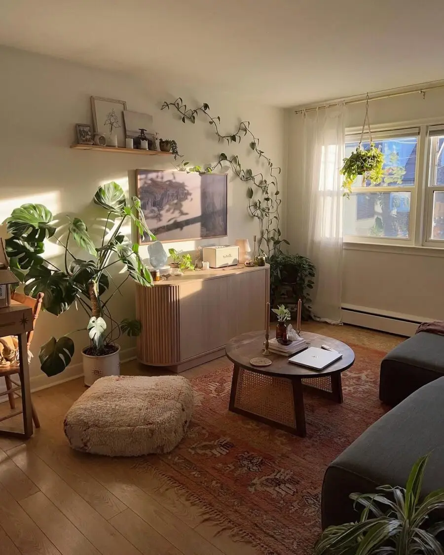 Bright and inviting chic apartment decor