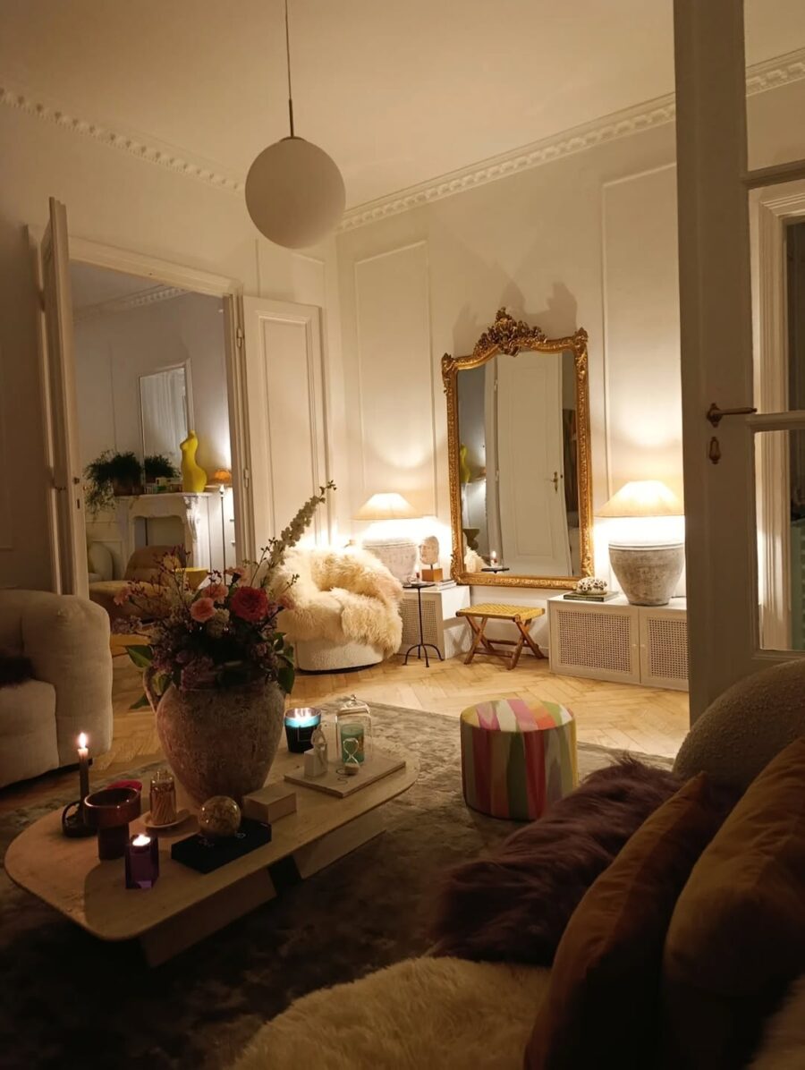 Elegant and cozy living room ambiance