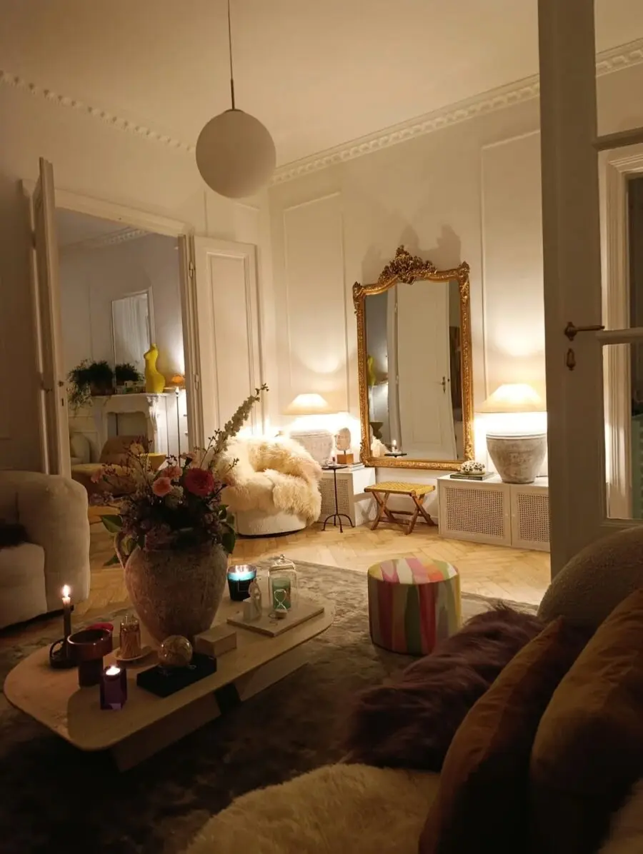 Elegant and cozy living room ambiance