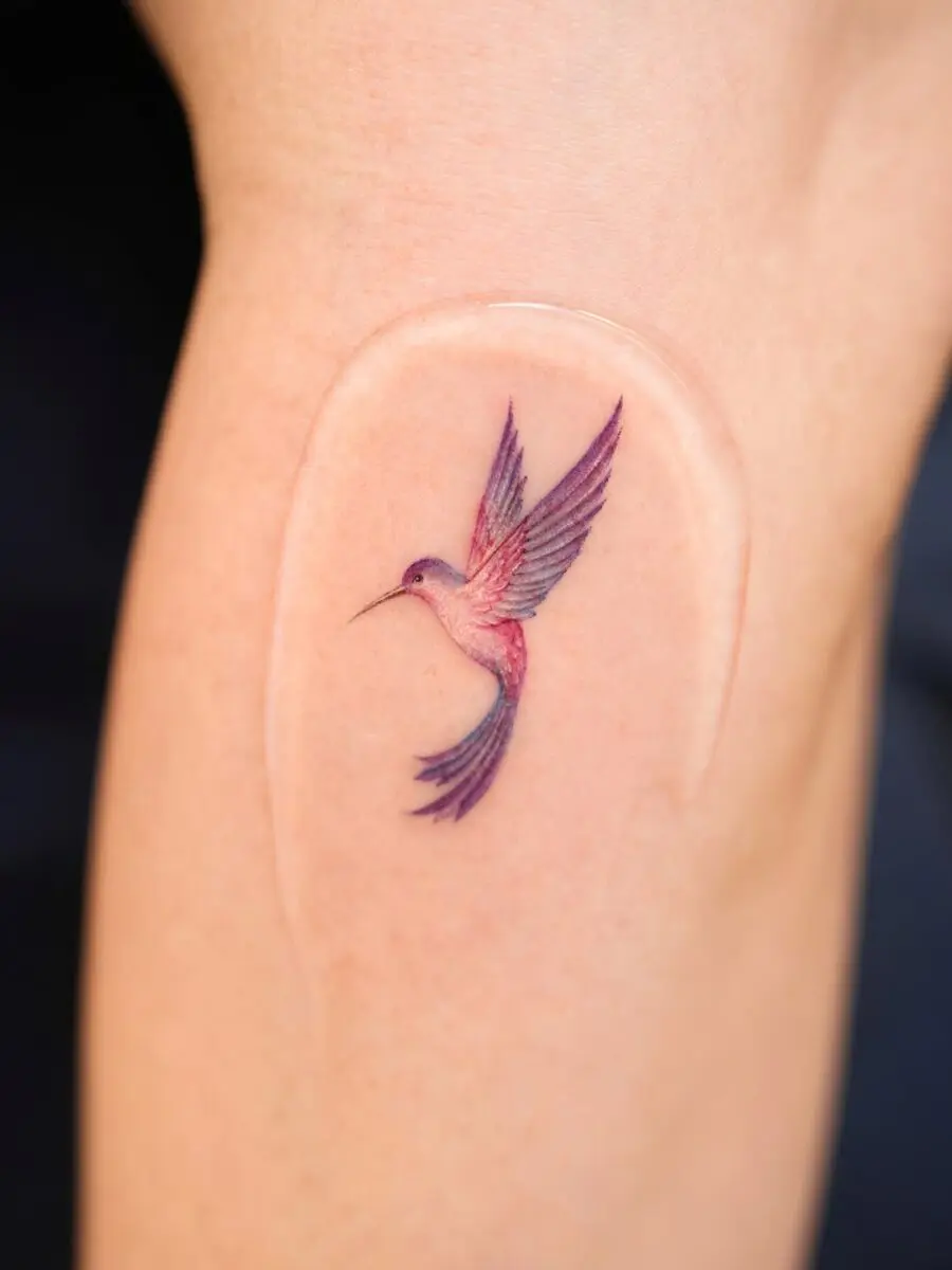 A delicate and vibrant hummingbird tattoo