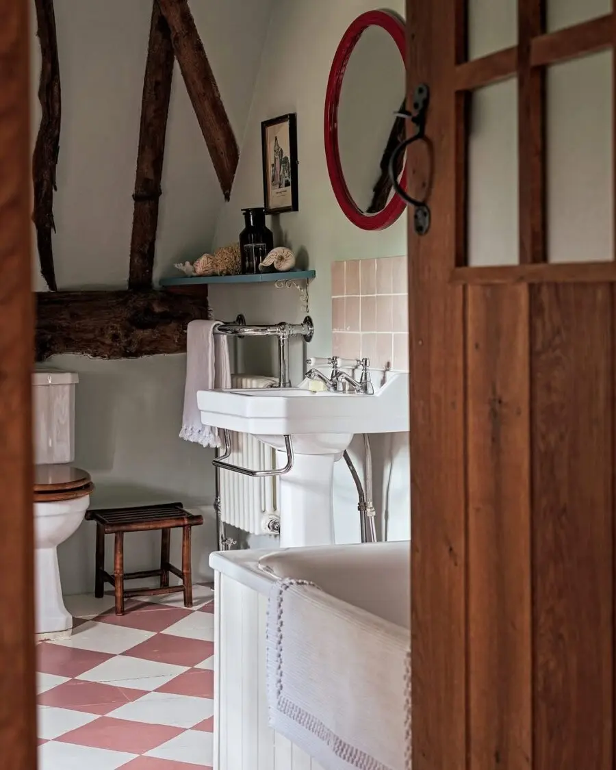 Charming vintage decor in a cottage-style bathroom