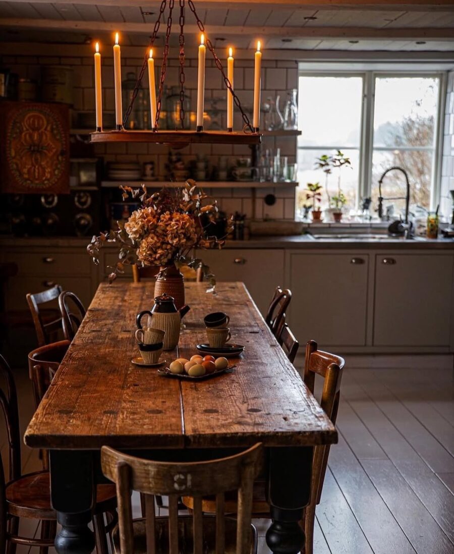 Warm and Inviting Cottage Kitchen Ambiance