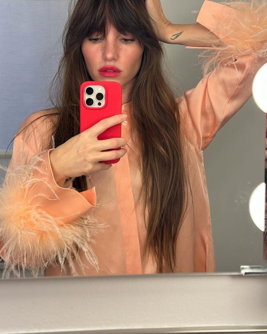 Effortlessly chic long layered hairstyle with bangs
