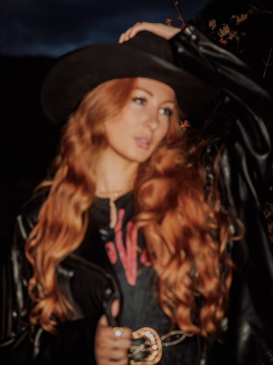 Effortless waves with a stylish cowboy hat