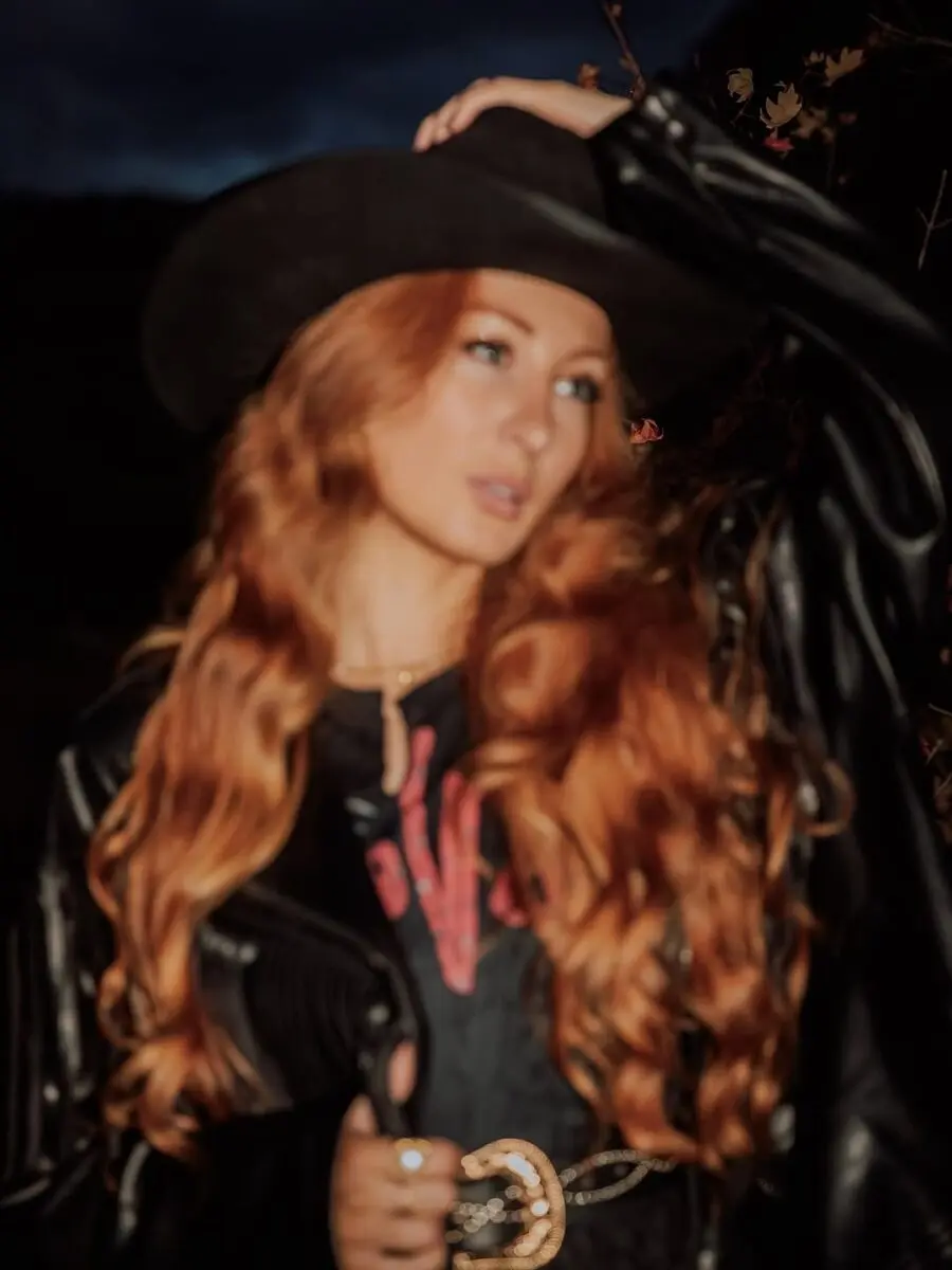 Effortless waves with a stylish cowboy hat