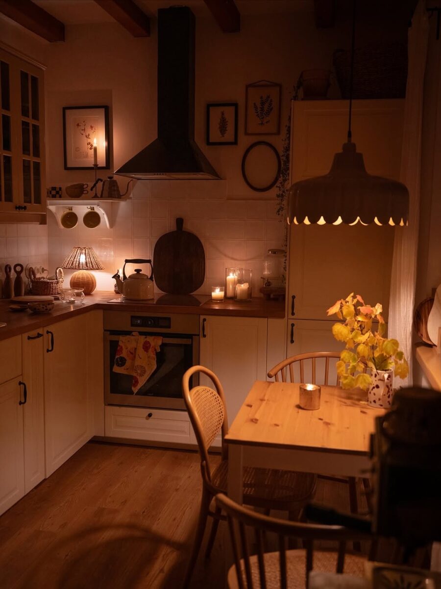 Warm and Inviting Cottage Kitchen Ambiance
