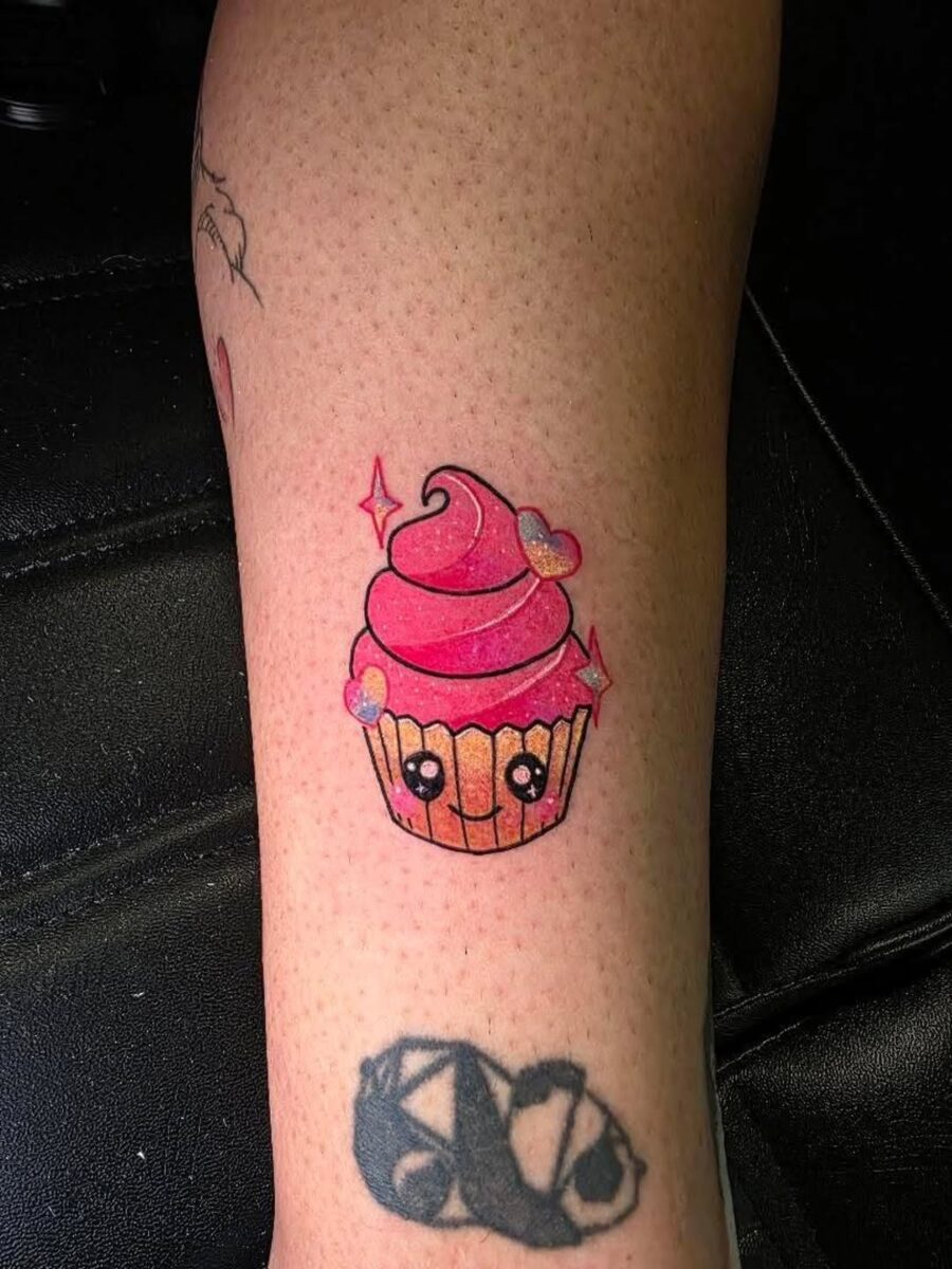 Adorable cupcake tattoo with sparkling details