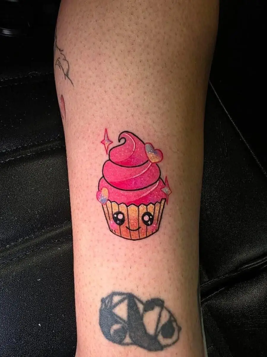 Adorable cupcake tattoo with sparkling details