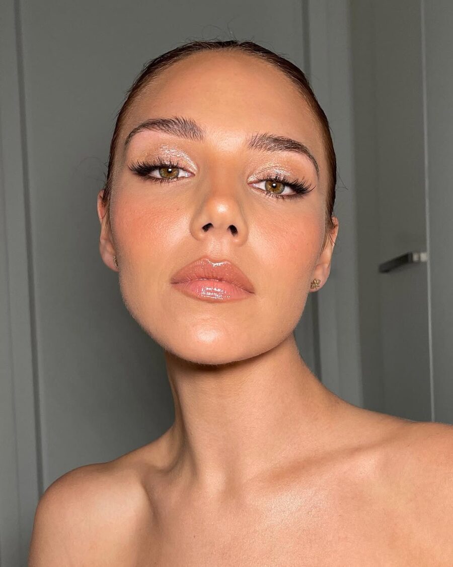 Glamorous makeup with a natural glow